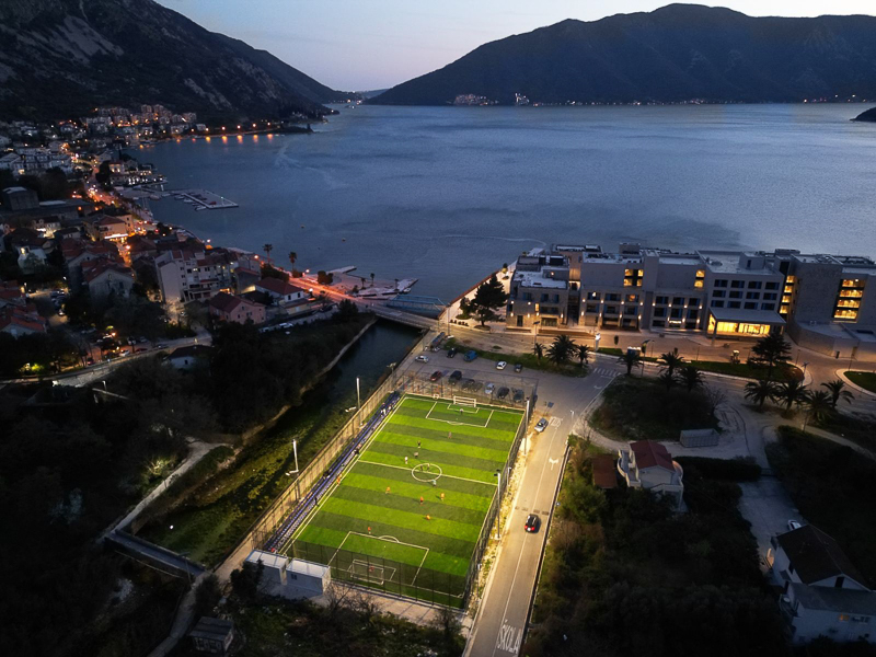 OSVIJETLJEN FUDBALSKI TEREN U RISNU 